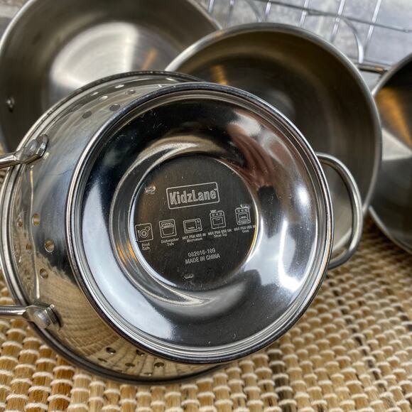 Kidzlane Stainless Steel Pots & Pans Play Set 8 pieces age 3-6 - Picture 7 of 11